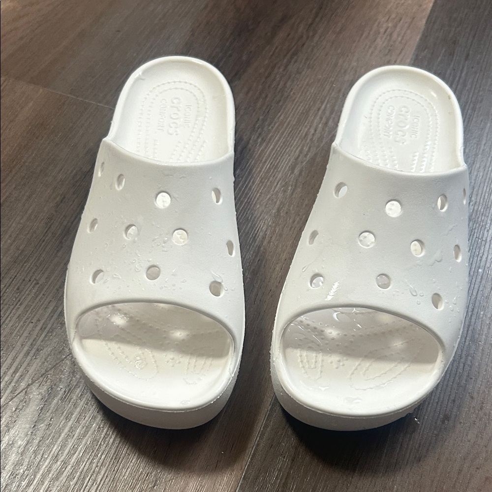 CROCS women’s White Slip-On Sandals